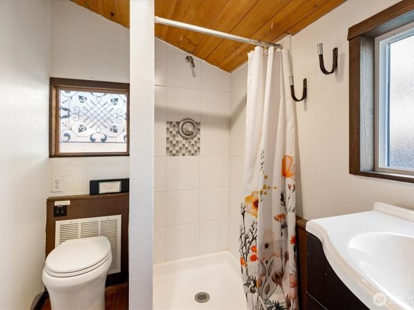 2401 N Northlake Way L6, Seattle WA 98103