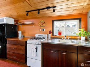 2401 N Northlake Way L6, Seattle WA 98103