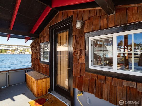 2401 N Northlake Way L6, Seattle WA 98103