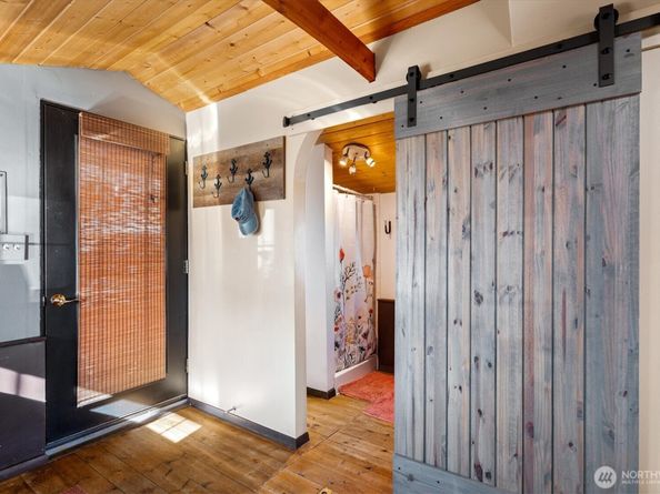 2401 N Northlake Way L6, Seattle WA 98103