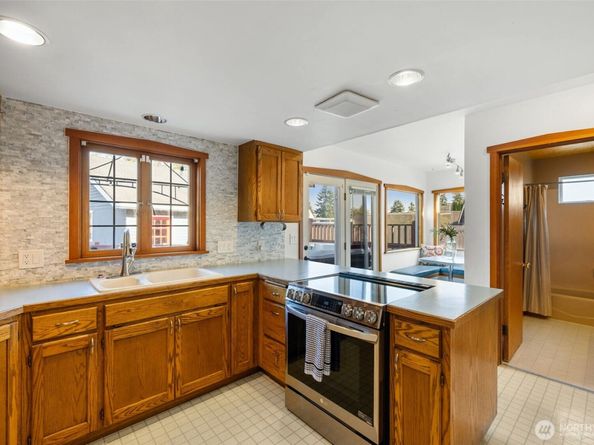 7711 Rainier Drive, Everett WA 98203