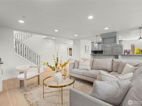 14540 Stone Avenue N, Shoreline WA 98133