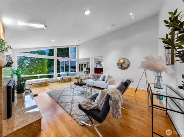 8449 W Mercer Way, Mercer Island WA 98040