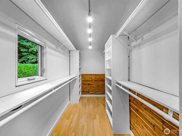 8449 W Mercer Way, Mercer Island WA 98040