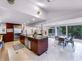 8449 W Mercer Way, Mercer Island WA 98040
