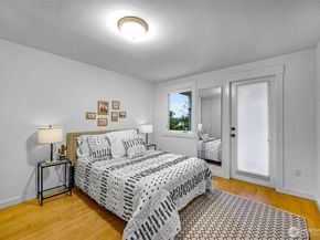 8449 W Mercer Way, Mercer Island WA 98040