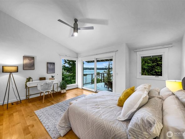 8449 W Mercer Way, Mercer Island WA 98040