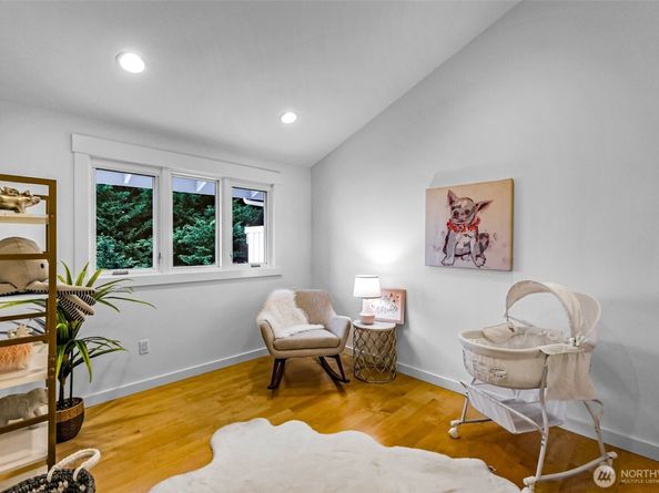 8449 W Mercer Way, Mercer Island WA 98040