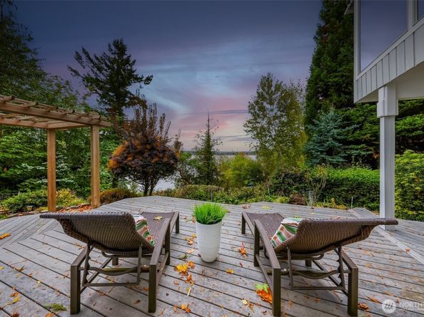 8449 W Mercer Way, Mercer Island WA 98040