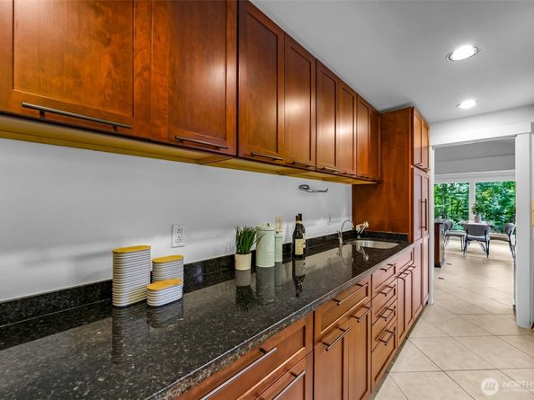 8449 W Mercer Way, Mercer Island WA 98040