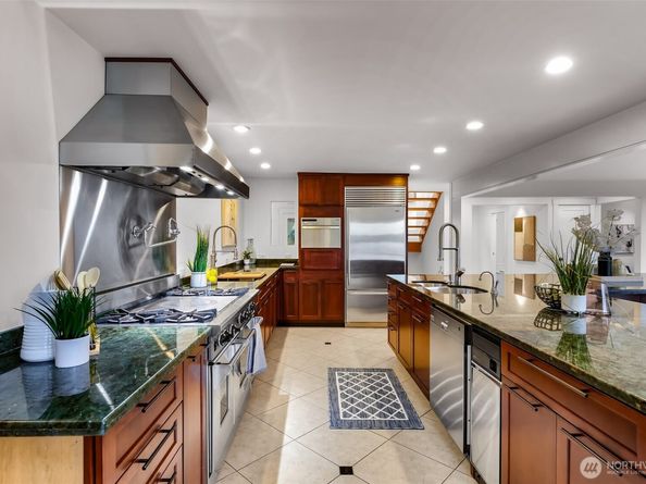 8449 W Mercer Way, Mercer Island WA 98040