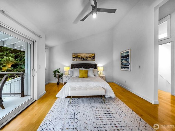 8449 W Mercer Way, Mercer Island WA 98040