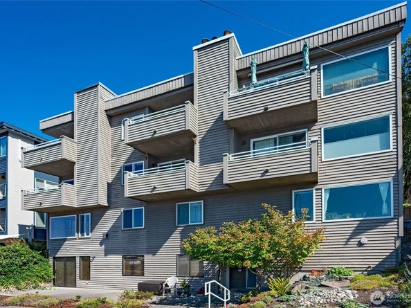 4226 Beach Drive SW 303, Seattle WA 98116