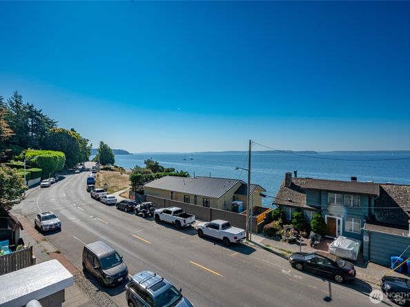 4226 Beach Drive SW 303, Seattle WA 98116
