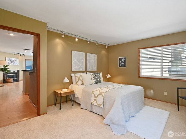 4226 Beach Drive SW 303, Seattle WA 98116