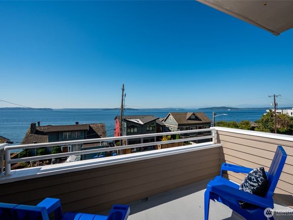 4226 Beach Drive SW 303, Seattle WA 98116