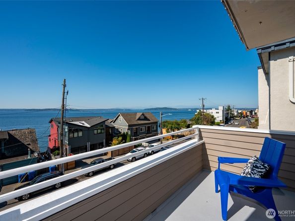 4226 Beach Drive SW 303, Seattle WA 98116