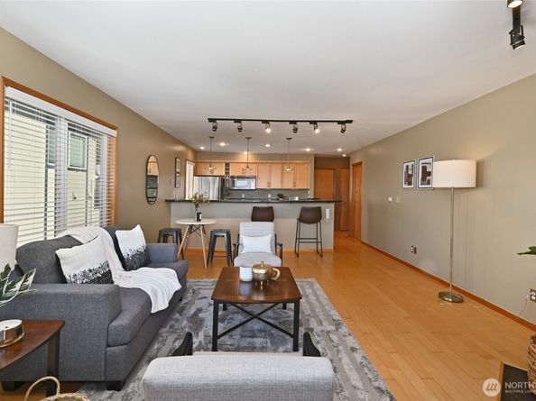 4226 Beach Drive SW 303, Seattle WA 98116