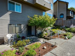 4226 Beach Drive SW 303, Seattle WA 98116