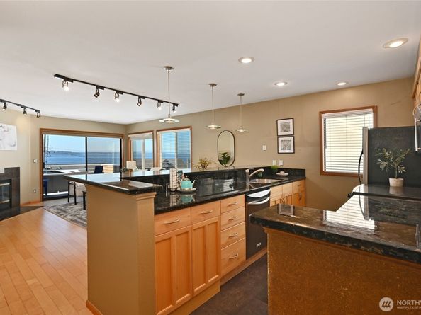 4226 Beach Drive SW 303, Seattle WA 98116