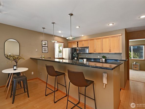 4226 Beach Drive SW 303, Seattle WA 98116