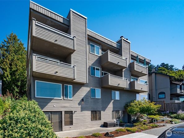 4226 Beach Drive SW 303, Seattle WA 98116