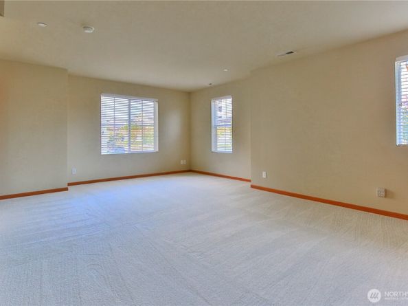841 5th Place NE, Issaquah WA 98029