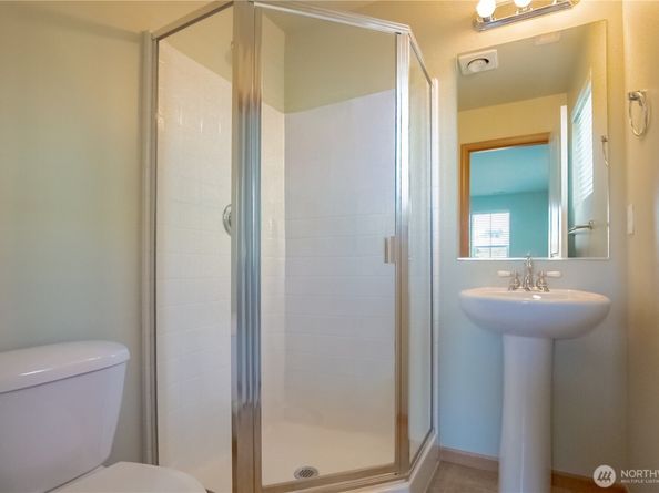841 5th Place NE, Issaquah WA 98029