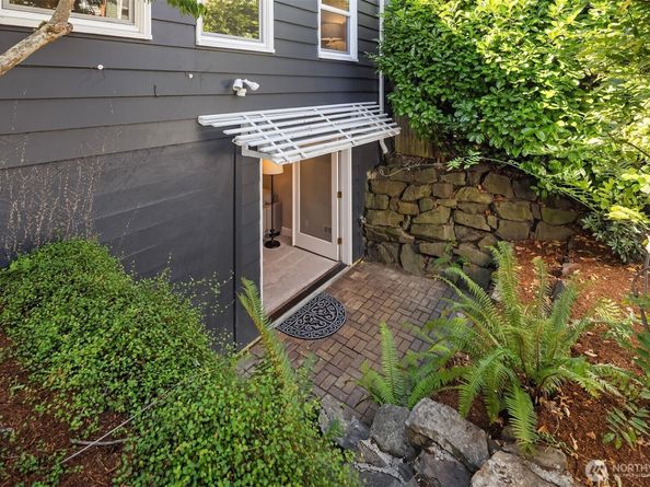 4317 37th Avenue NE, Seattle WA 98105