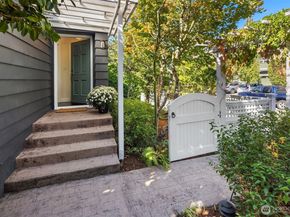 4317 37th Avenue NE, Seattle WA 98105