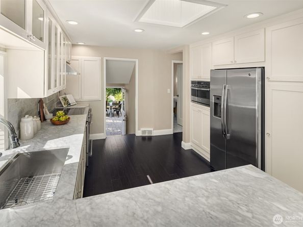 4317 37th Avenue NE, Seattle WA 98105