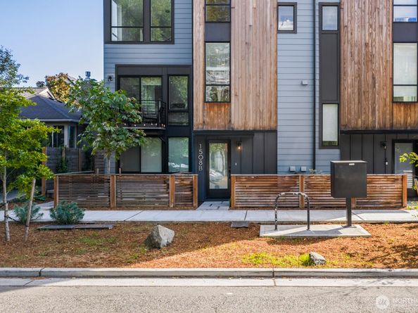 1508 #B 18th AVE B, Seattle WA 98122