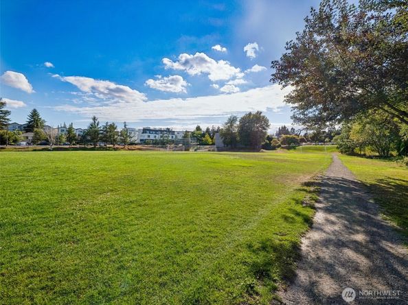 6736 29th Avenue S, Seattle WA 98108
