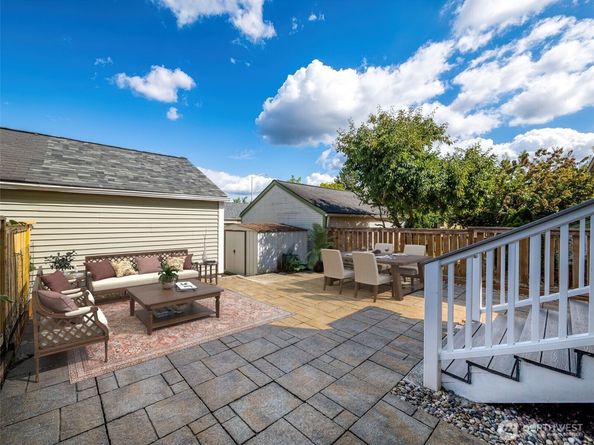 6736 29th Avenue S, Seattle WA 98108