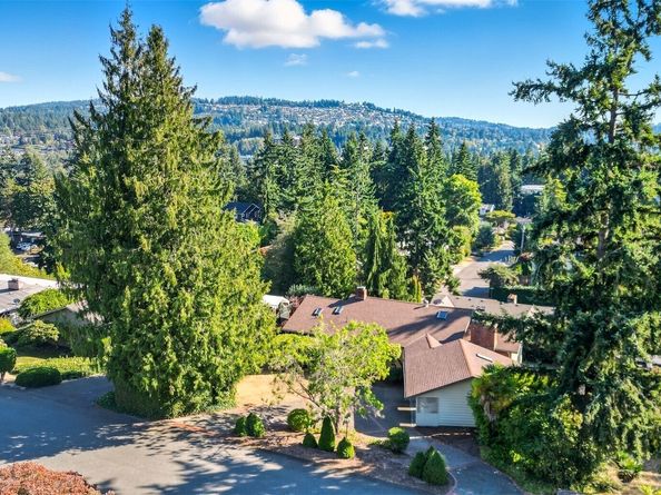 12455 SE 26th Place, Bellevue WA 98005