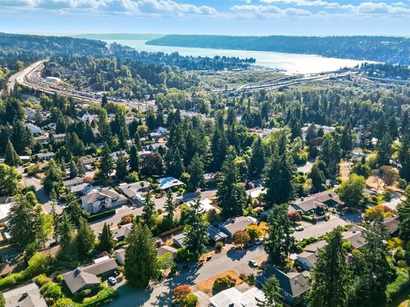12455 SE 26th Place, Bellevue WA 98005