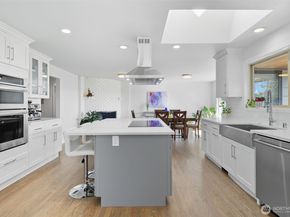 12455 SE 26th Place, Bellevue WA 98005