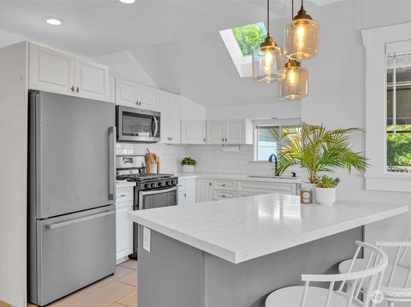 5232 S Holly Street, Seattle WA 98118