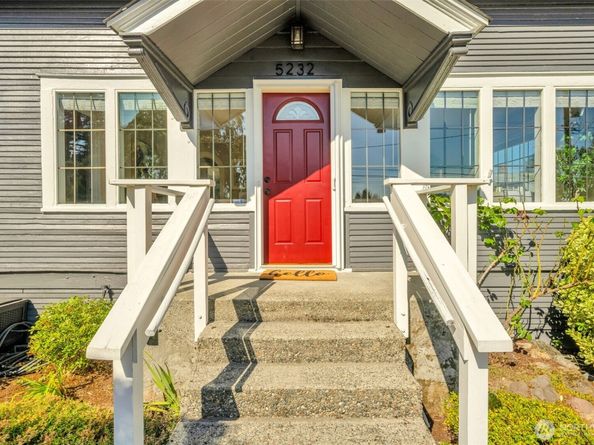 5232 S Holly Street, Seattle WA 98118