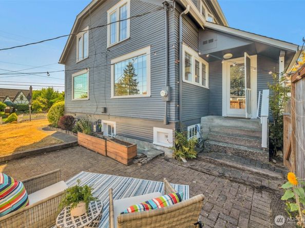 5232 S Holly Street, Seattle WA 98118
