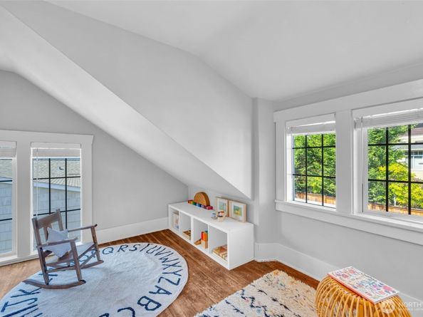 5232 S Holly Street, Seattle WA 98118