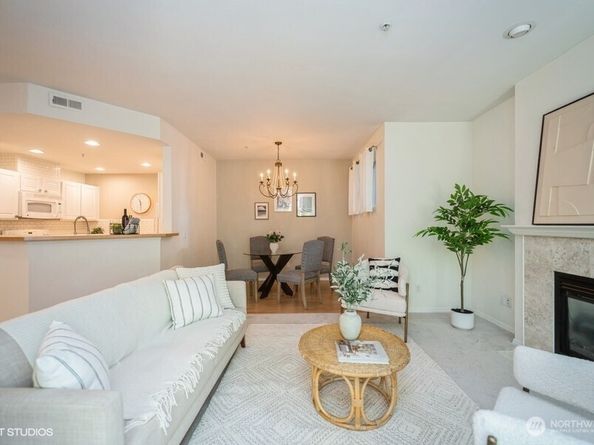 23757 SE 52nd Lane 131, Issaquah WA 98029