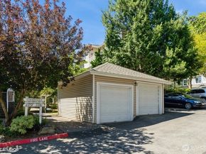 23757 SE 52nd Lane 131, Issaquah WA 98029