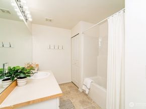 23757 SE 52nd Lane 131, Issaquah WA 98029