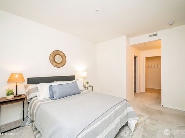 23757 SE 52nd Lane 131, Issaquah WA 98029