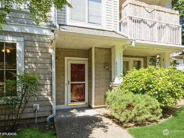23757 SE 52nd Lane 131, Issaquah WA 98029