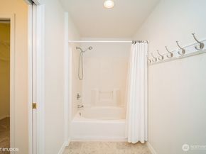23757 SE 52nd Lane 131, Issaquah WA 98029