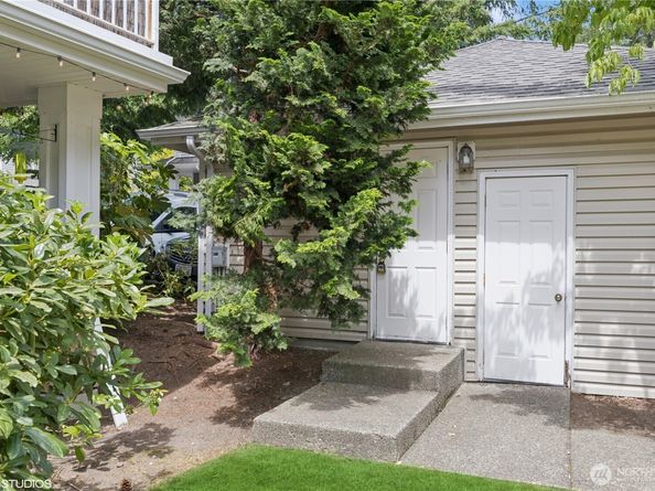 23757 SE 52nd Lane 131, Issaquah WA 98029