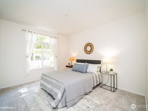 23757 SE 52nd Lane 131, Issaquah WA 98029