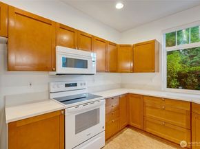 12712 Admiralty Way B101, Everett WA 98204